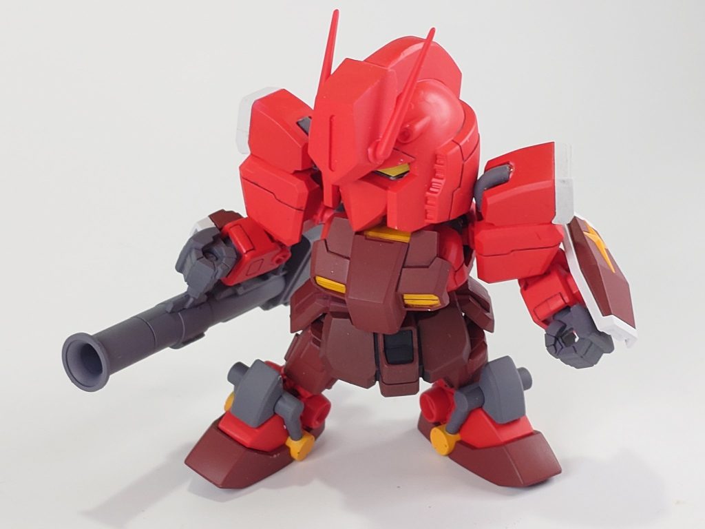 バズーカを構えて可動範囲は元のガンダムと同じくらいです