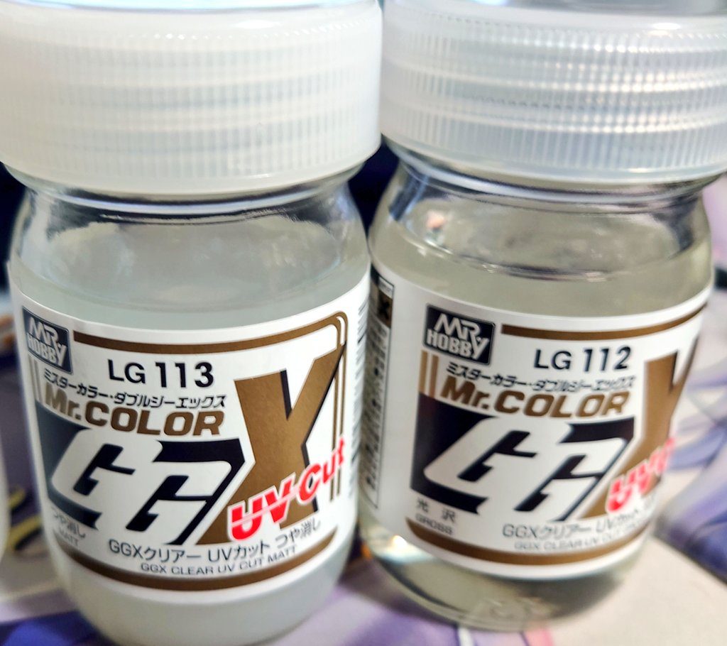 今回使ったGGXの艶消し(UVカット)水性塗料の上に軽く塗装したらどうなるかな〜という半ばお試し感覚で使ってみました。良い感じに仕上がったのでヨシ！！(gandam-hand2) 以上！