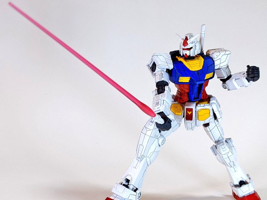 ビームサーベルの刃は付属しませんが他のキットのものがポン付けできます。