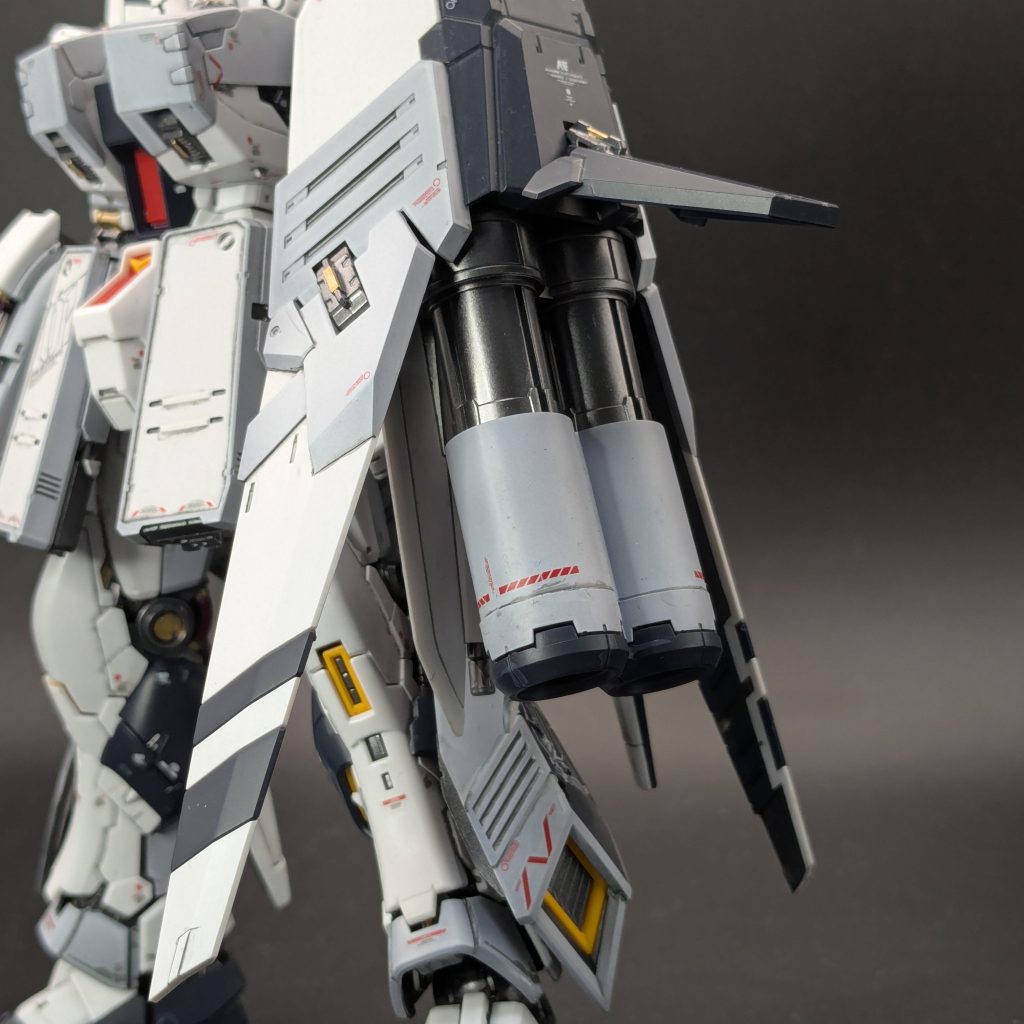 ハイメガシールドにギミックがあるのが良かったです。なんせHGではノッペリとしたデカい盾でしかなかったので、苦手なディテールアップに苦しんだなぁ…（遠い目