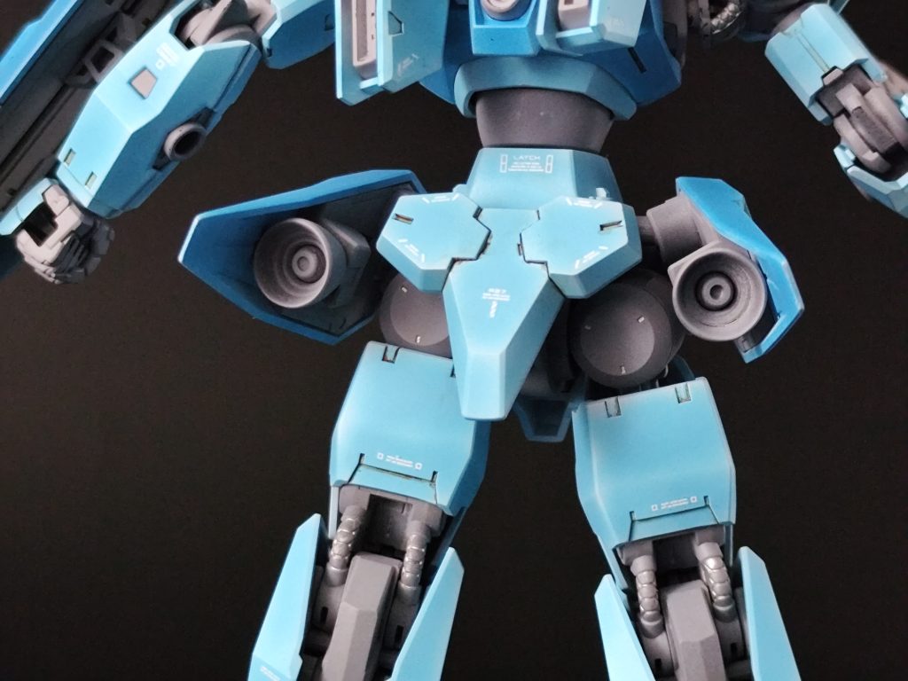 軽い仕上がりを意識して、白下地からグラデーション塗装してみました