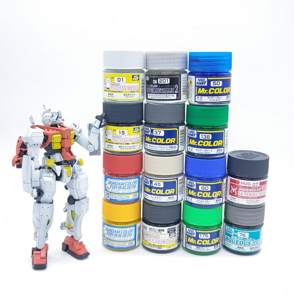 塗装は黒サフ1500を下地にし、メインカラーの4色はガンダムカラーそのままに頭部パイプ部は説明書のカラーレシピ通り、センサー部はシルバー→クリアー青&緑に少量の蛍光青&蛍光緑を全体的に青多めで塗りました。センサー部はもう少し緑めでよかった上に、青竹色を使えば手っ取り早かったのに…