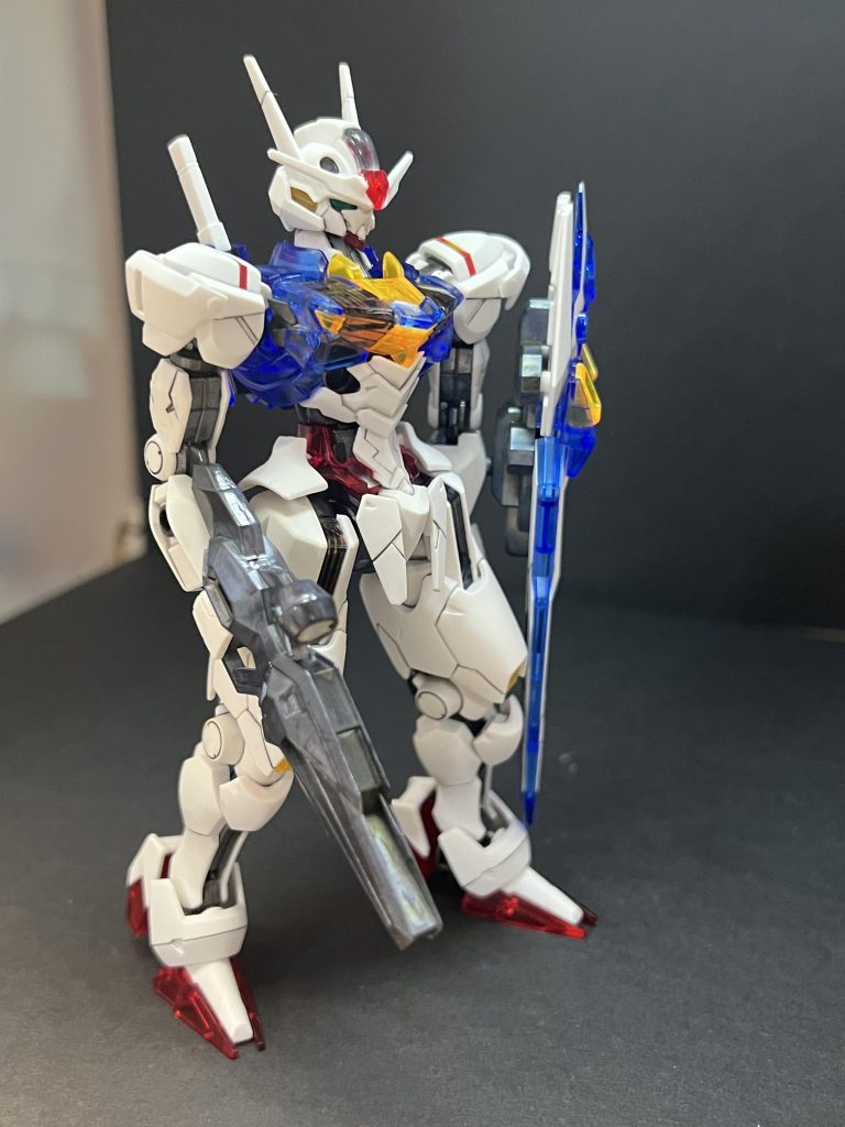 関節部分をすべてボーンミラーで塗装。下地処理も何も一切せずにボーンミラーを使ったらどんな感じになるのか気になったので、実験です。なんというか、どこかで見たことのある金属みたいな風合いになりました。 