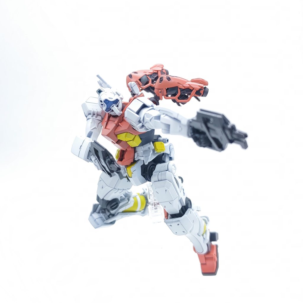 可動域が独特なのと背中のスラスターのジョイントが外れやすい以外は文句のつけようがありません。組み立ても合わせ目を消すのに加え可動域をどうとるかも踏まえて組むとさらに楽しいです。