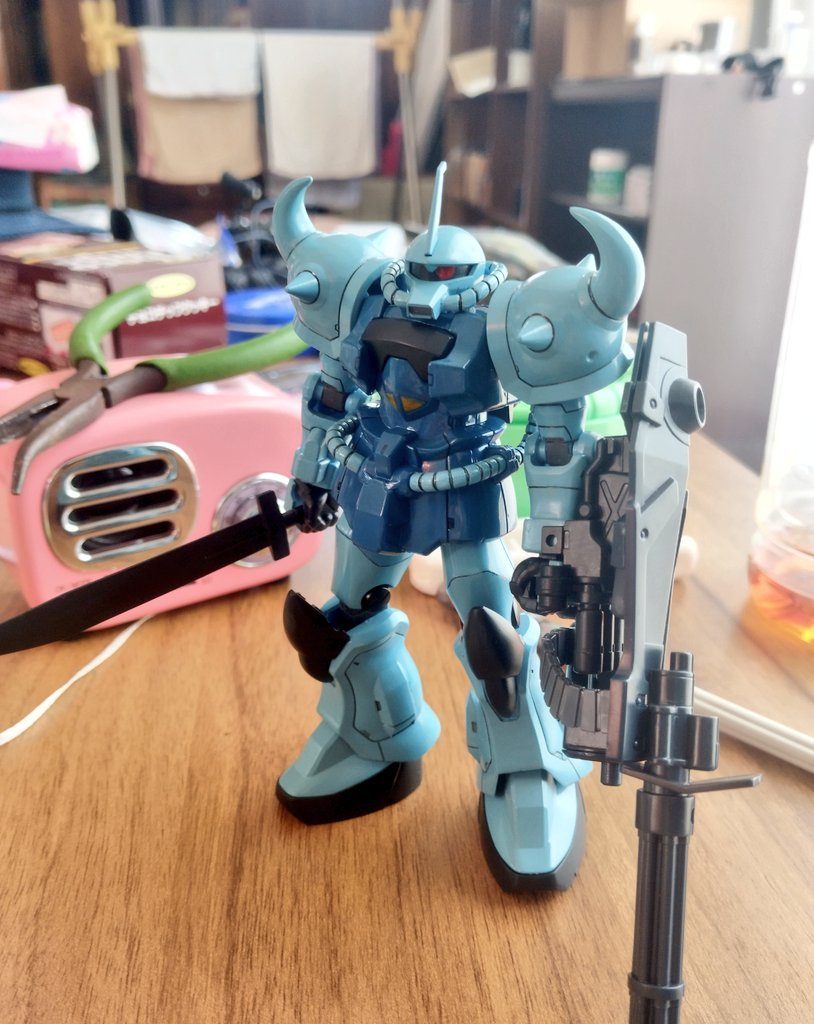 塗装は水性ホビーカラーを使い調色をしてみましたいい色がなかったので…個人的にはそれっぽい色でできたのではないかな〜と思います。あと太もものラインはスミ入れペンで塗りやり描きましたのでよーくみるとガタガタ(⁠´⁠ ⁠.⁠ ⁠.̫⁠ ⁠.⁠ ⁠`⁠)