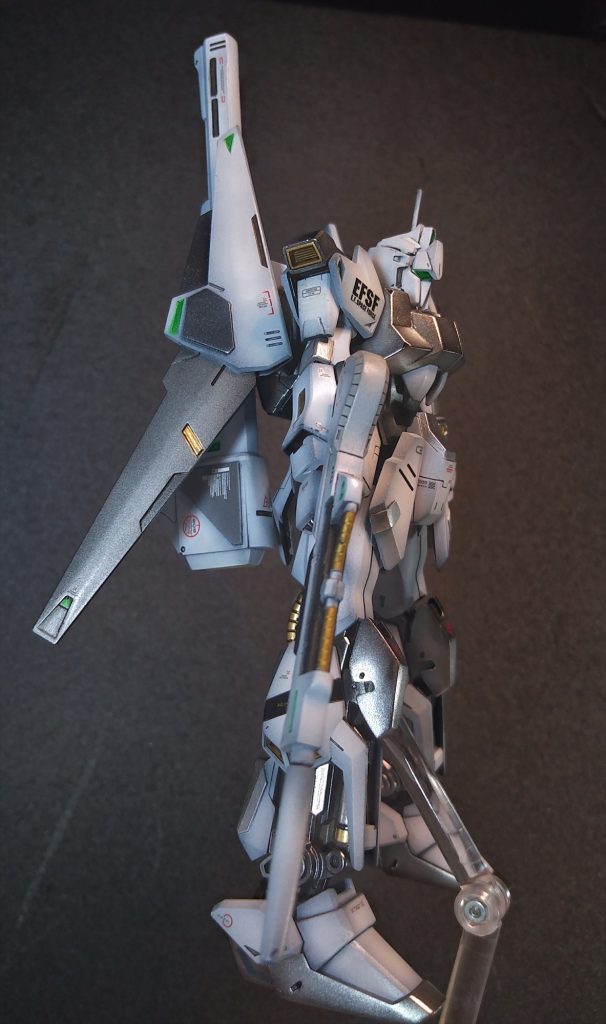 仮組みの時から思ってたんですけど、だいぶ細身ですね。キットが百式のリヴァイブ版とやららしいんですけど、スタイリッシュなverの百式なんですかね。
