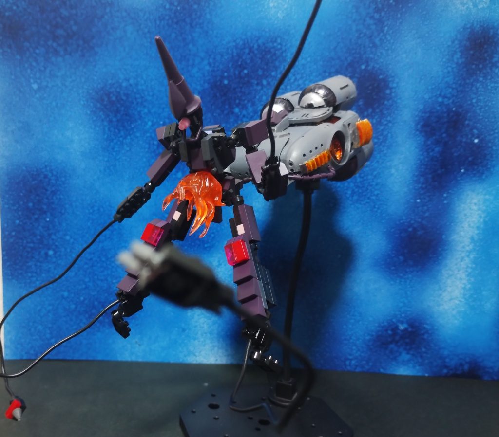 命中。キケロガは大破、シャリアは頭部ユニットで脱出。