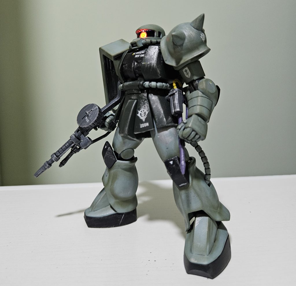まずはいつもの4アングルキットはリバイブの方ではなく、HGUC040の方なんですバズーカを背負わず、ミサイルポットも装備しない姿がバランスがいいと思います