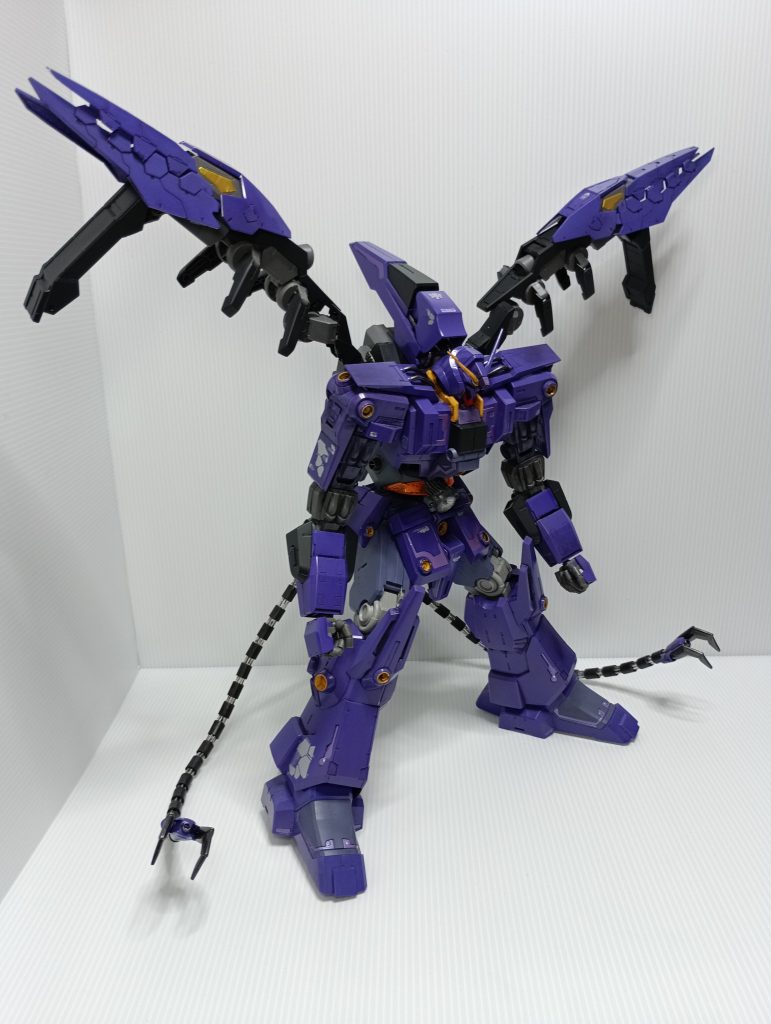 昔の雑誌企画「ソロモン・エクスプレス」で小林誠さんがデザインされたサイコガンダムが好きだったので、影響をモロに受けていますW