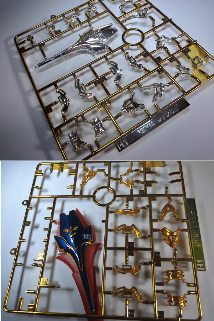 せっかくのメッキランナーだったんですけど、キラキラ感が玩具っぽくてぐぬぬ…となったので、落とすことに。写真じゃわかりづらいんですけど、わざとムラにして陰影付くように吹いてみたら、僕の下手くそな塗料の希釈も相まって、程よく曇ってくれていい感じに。メッキのエングレービング内側のパーツは、まだまだ残ってるプリズムブルーブラックで塗装しました。 メッキも終わってしまったので、いよいよ外装をどうするか決めねば…という事で。