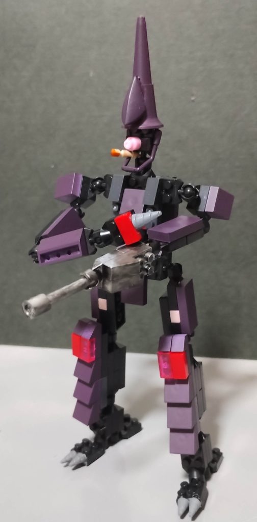 【おまけ①:サイコ・ガン】サイコミュに替わる次世代兵器として開発されたニュータイプのサイコエネルギーを破壊エネルギーに変換して撃ち出す銃。思うがままに弾道を曲げて障害物の後ろの敵を撃ったり、相手の気配のみで狙ったりすることが可能。試験的にキケロガの左腕に装着されたがシャリア・ブルでも扱えなかった。強力な精神力が必要な様だ。「はるか向こう側」のとぼけた男でないと使えないようだ。*キケロガの口に葉巻っぽいデブリが挟まっている。