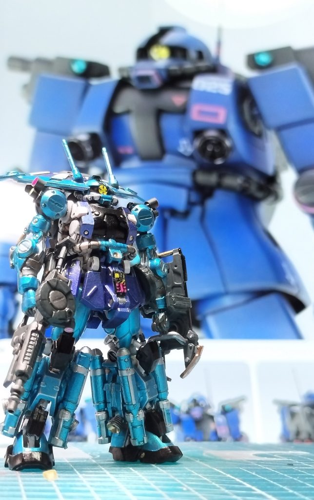 2.    従来のモデルはその機動性のすべてを、敵陣営を強行偵察するための機動性に全振りしたカミカゼ的機体だった。限られた推力を情報収集機能にすべて割り当てたため、敵陣営に飛び込む機体にもかかわらず、自衛のための武装の携行は許されていない。