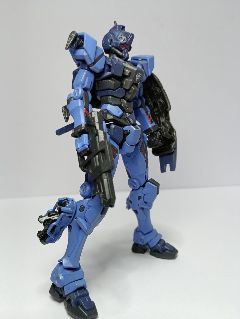 対ニュータイプ戦用にジオンで研究されていた機体で、当初はゲルググが用いられていたが、機体がシステム追いつかず、研究用に複製されていたガンダムのレプリカに頭部のみを移植したというイメージで作成。