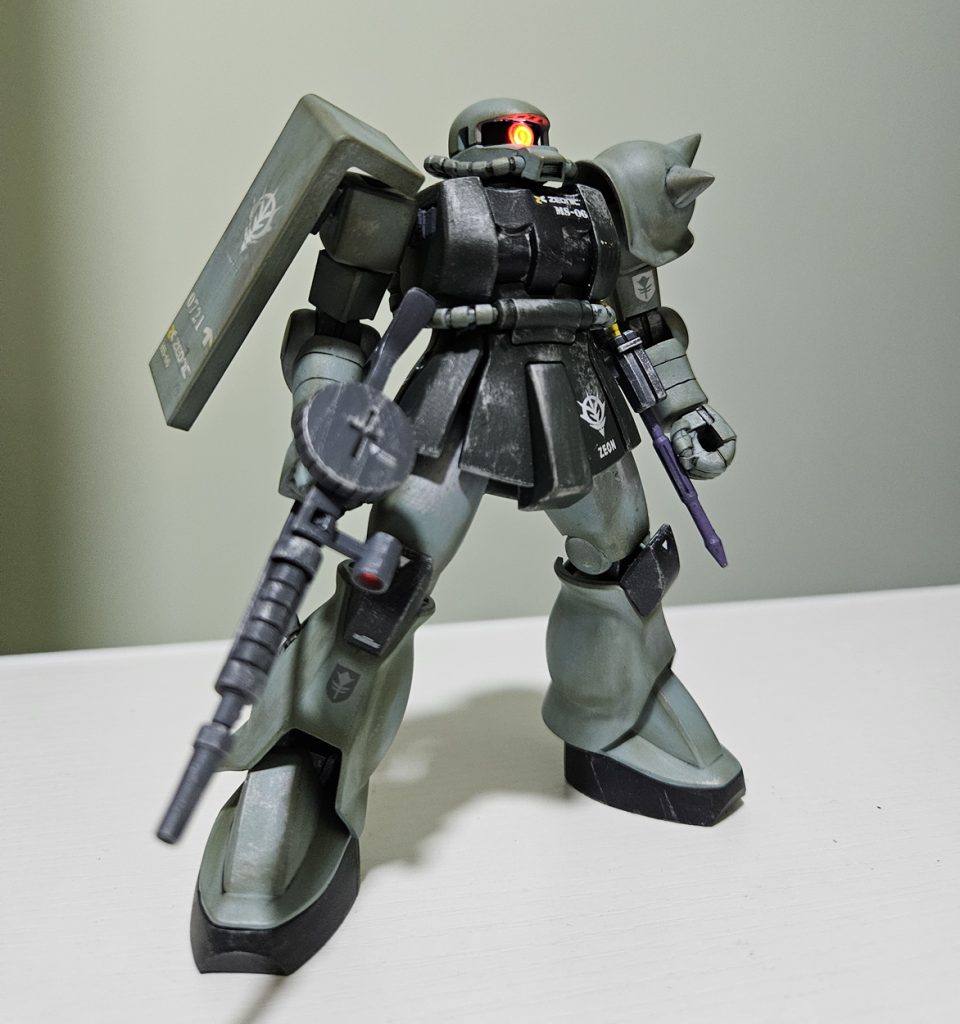 モノアイに磁力スイッチLEDを入れました武器類には入れるスペースがないのでHアイズだけ入れましたそれ以外は特に改造していませんカラーリングに関してはF2型の色が好きなのでそれに近い色で塗りました