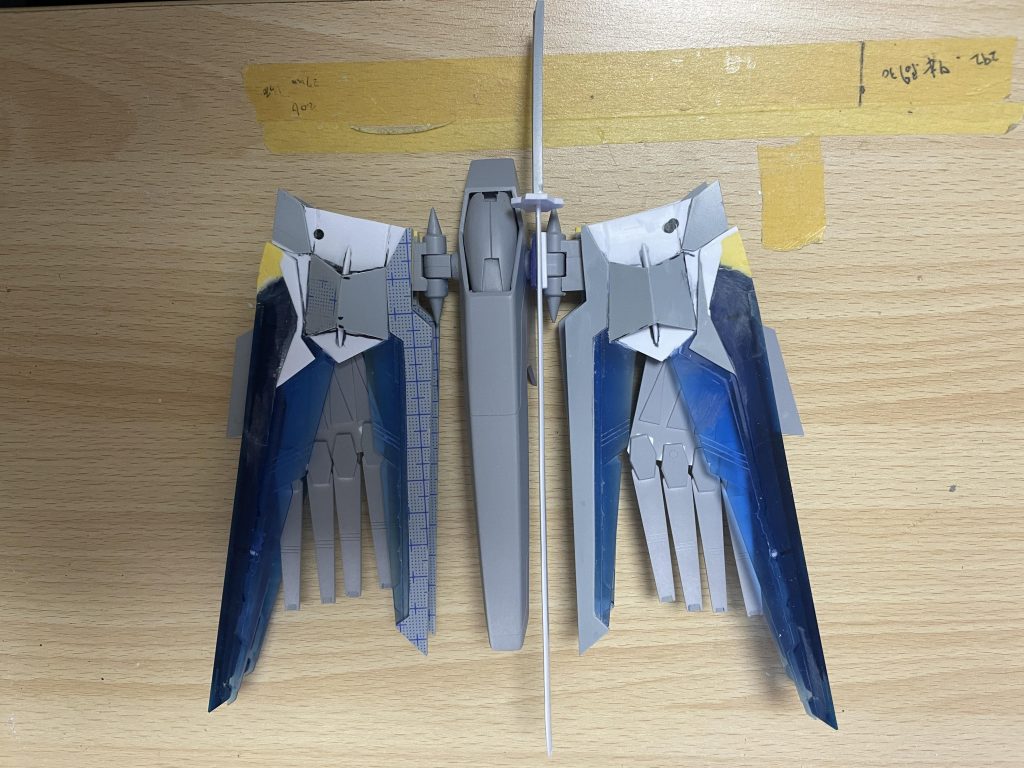 羽と基部部分はMGフリーダムVer2から移植あとはプラ板メインです