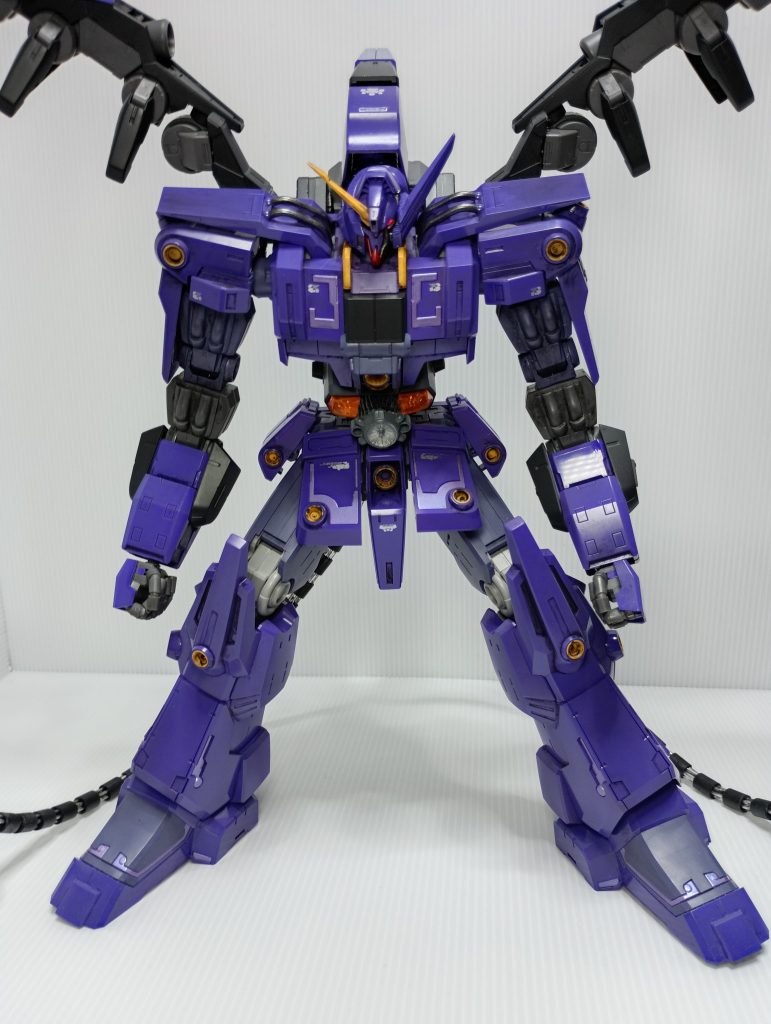 上腕部はサイコガンダムとティフォエウスの2つを連結させています。そのため色が違うのですが、特に違和感がなかったのでそのままです。