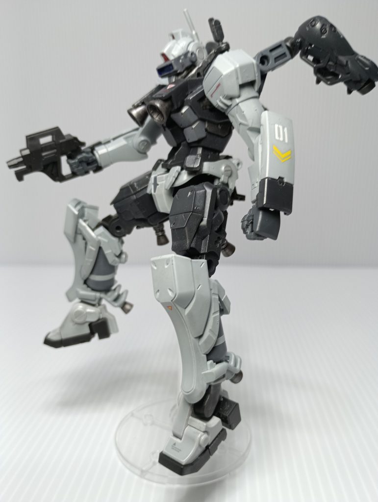 降下中のイメージ。機体色は主にティタンーズブルー１と明灰白色を使用。