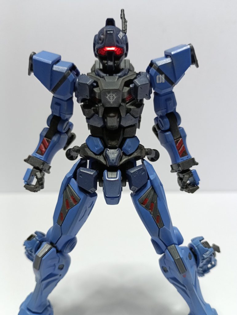 EXAM発動イメージ。ゴーグルのパーツをブルーミックスソフトで型取りしたものを複製し、クリアパーツ化しています。ゴーグル全体が光っていないのですが、なんかモノアイみたいに見えるので、これはこれでアリとしていますW