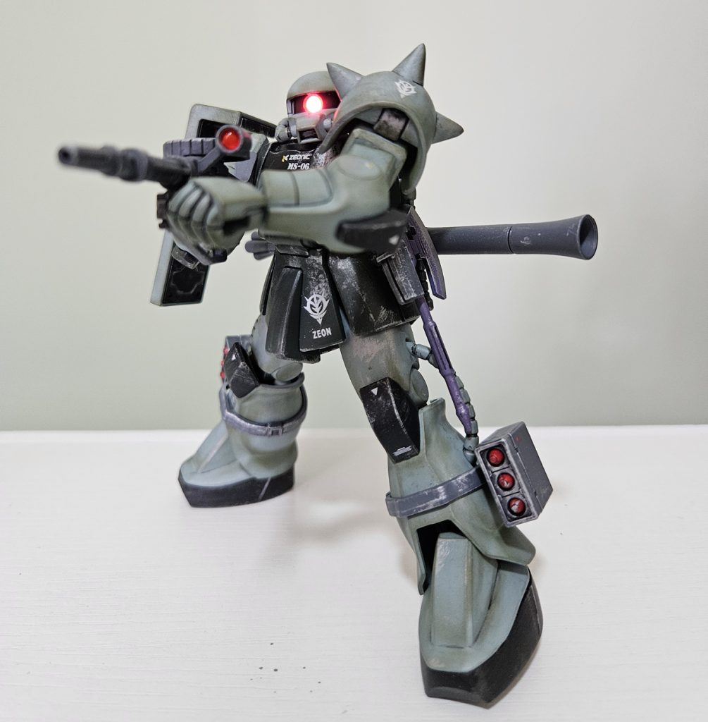 ザクマシンガン私にとってザクと言えば両手でマシンガンを構えて撃つザクⅡのこのポーズでした