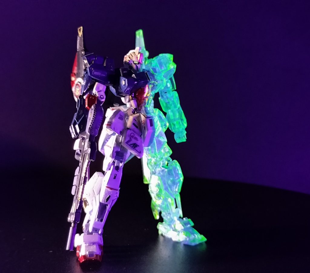 6.    ガンダムを目指した機体であったことから、テスト中はトリコロールカラーが施されていたが、実際の運用においてはガンダムではないと示すため、別のカラーリングが検討されることとなる。