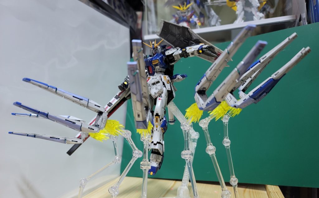 躊躇いを消し去れたならーこの改造キットは中国語で「裂甲浮遊砲」といいます意訳すると「割れるファンネル」ってところかな?それでなにがどう割れるというと…