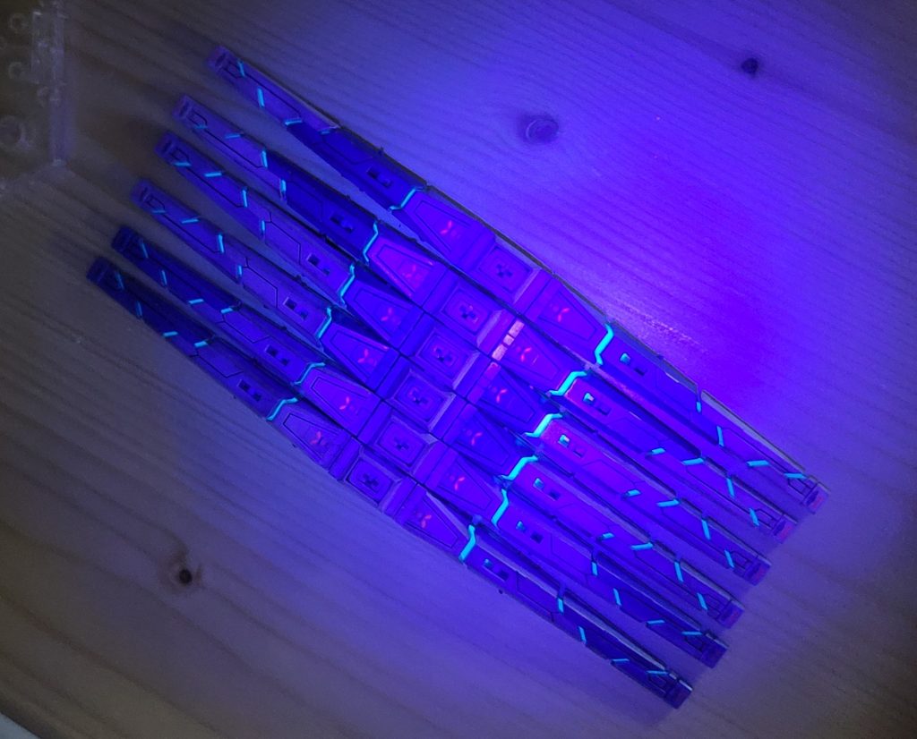 伸ばして蛍光グリーンのサイコフレームを露出させることができますこの商品はガンダムの名を使っていなくかつどのガンプラの複製品でもないので海賊かどうかに関してはグレーかと思いますプラモ作りではカッコよさや可愛さが最大の正義だと思うのでこのままうpすることにしましたもし削除されても別に文句は言わないのでその時はこいつを外して撮影し直そうか