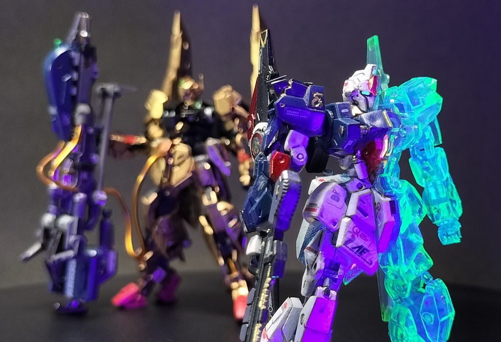 9.    ギリシャ文字のデルタが漢字の百に似ていることに着眼した開発主任のナガノ博士が、「百年保つMS＝百式でどうか？」と提案し、半ばノリで百式と命名されエウーゴのアーガマに納品された、というのがもっぱらのウワサだ。