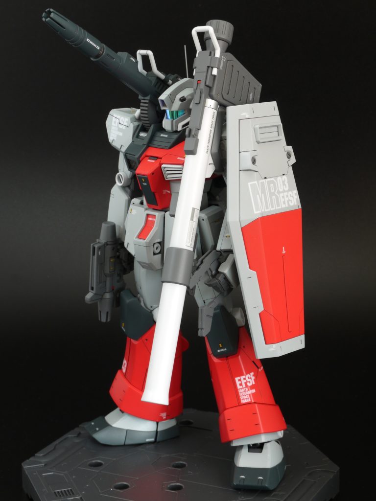 ●バズーカジムキャノンのものを使い、肩に担げるようにグリップ部の可動範囲を拡大しました。