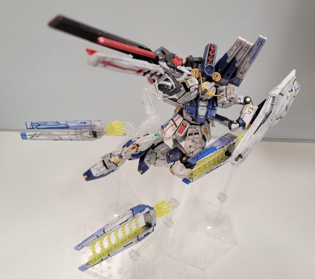 これはかなり好みのポーズで、個人的にはトールギス撃ちと呼んでおりますはい、また会社に持ってきましたこっちの方が背景がきれいで写真映えが良さそうですねぇ