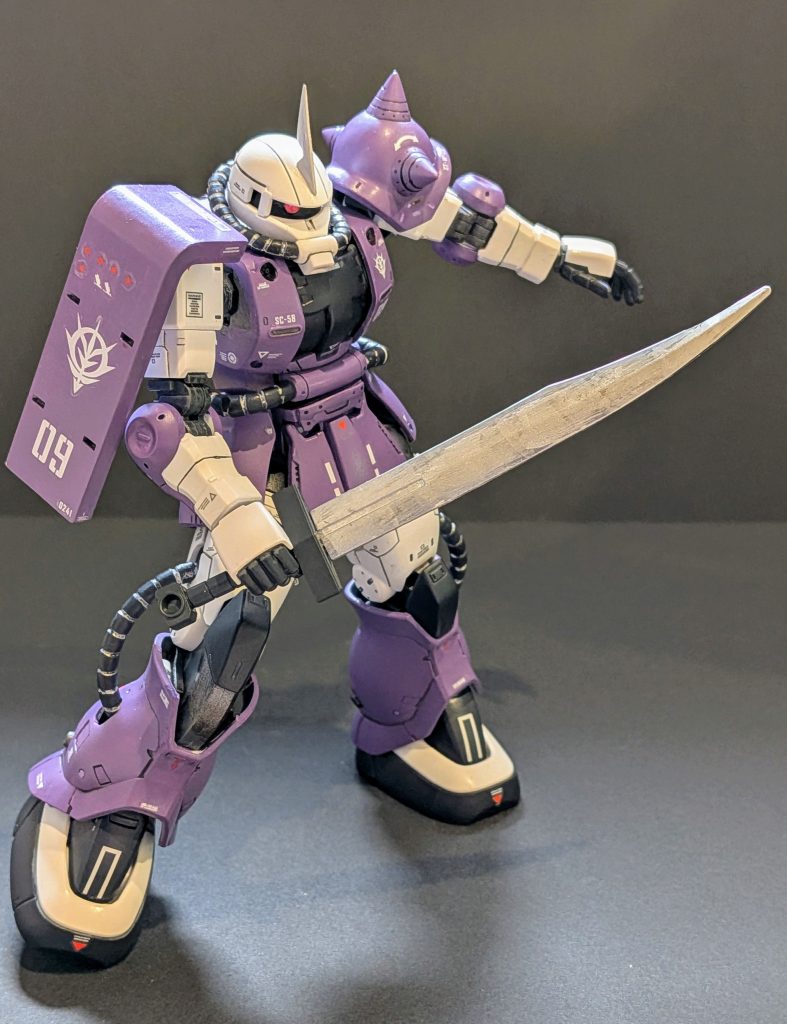 ザクの頭の角は塗装前のパーツ洗浄中にゼクノヴァしてしまいました(泣)仕方なくプラ板で自作。ちょいと大きかったか…😅 でも、かなりシャープになったのでヨシとします👍️