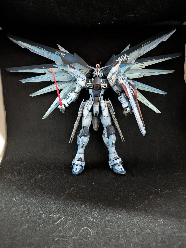 クリアホワイトは塗ってびっくり。かなり青っぽくなりました。下地の影響が予想外な出方しましたが、まぁそれもよし。