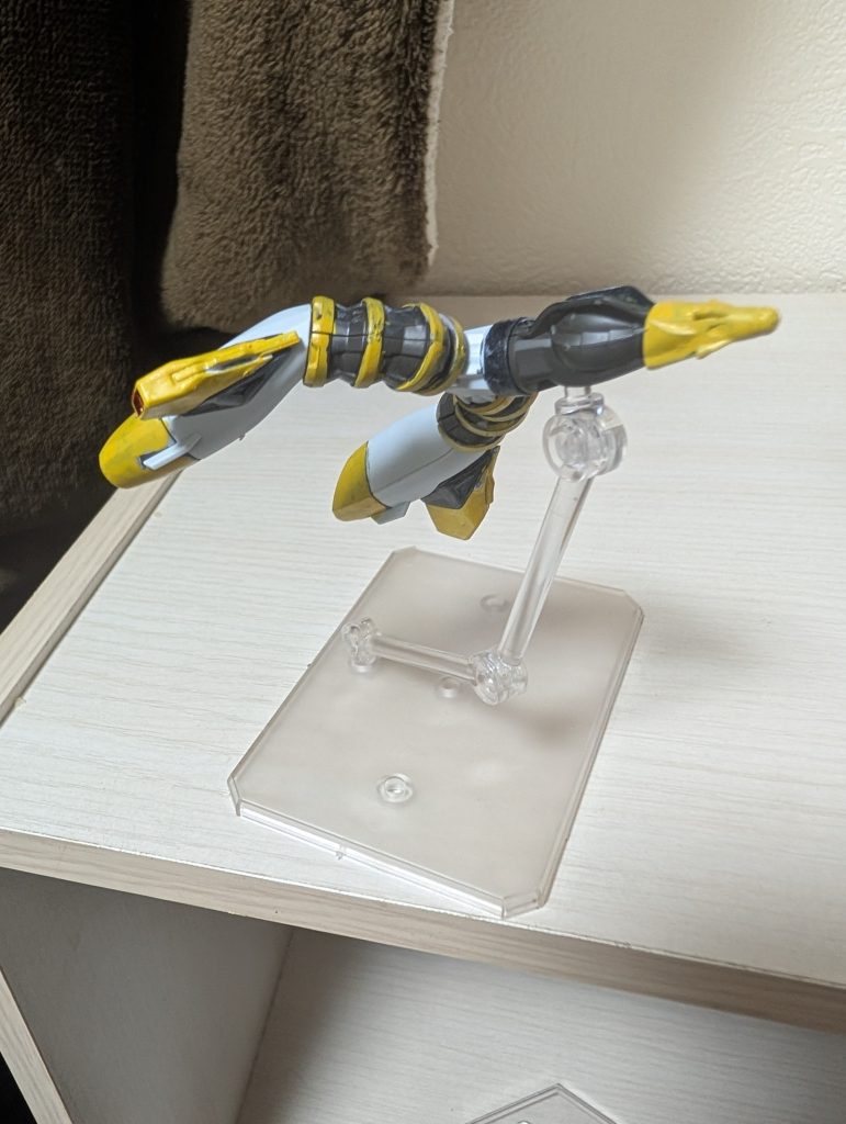 ジークアクスさんはこの名称不明のバックパック的なモノが独立してディスプレイ出来るので新劇Qで一緒に飛んでったMk.9カラーにしました。