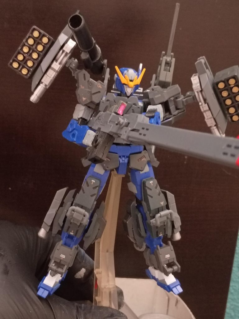 装備もガンガン詰め込んでみました。MSがフルアーマー強化されるなら、武器や装備もガンガン詰め込むべきだと常々思っています（笑）