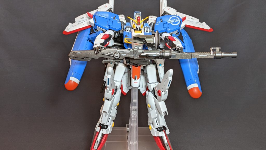 絶対やるポーズ笑元々が少し古いキットだったのでおもったより合わせ目があったような記憶が...。あとは表面処理くらいのプレーンに作りました。