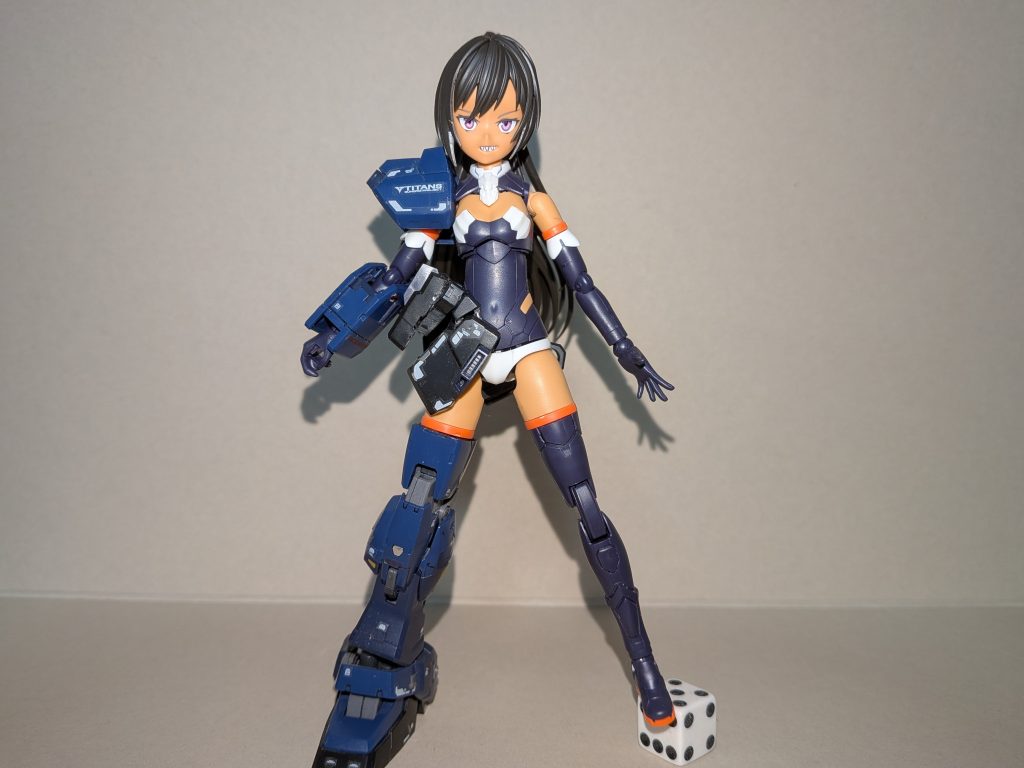 ですが改造にあたっての目標……と言うかポリシーである「MS少女はコスプレをしているような感じが丁度良い」は、イルシャナ本体にほぼ手を付けず、追加パーツを簡単に取り外せるようにする事で達成出来たかと思います。ジリすけ様の動画を見ていたく感銘を受けた点なので、ここは譲れませんでした。