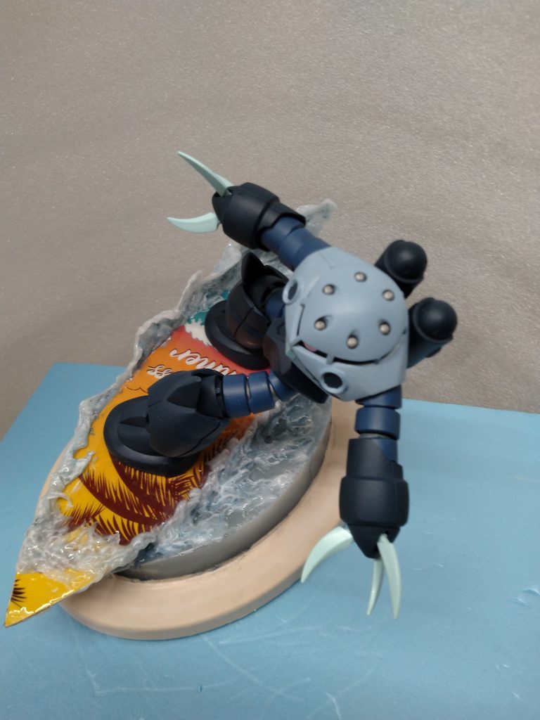 ズゴックはまんま素組みです😅よく見たら肩が〜😭今回は合わせ目消しがんばったのにー修理します😂