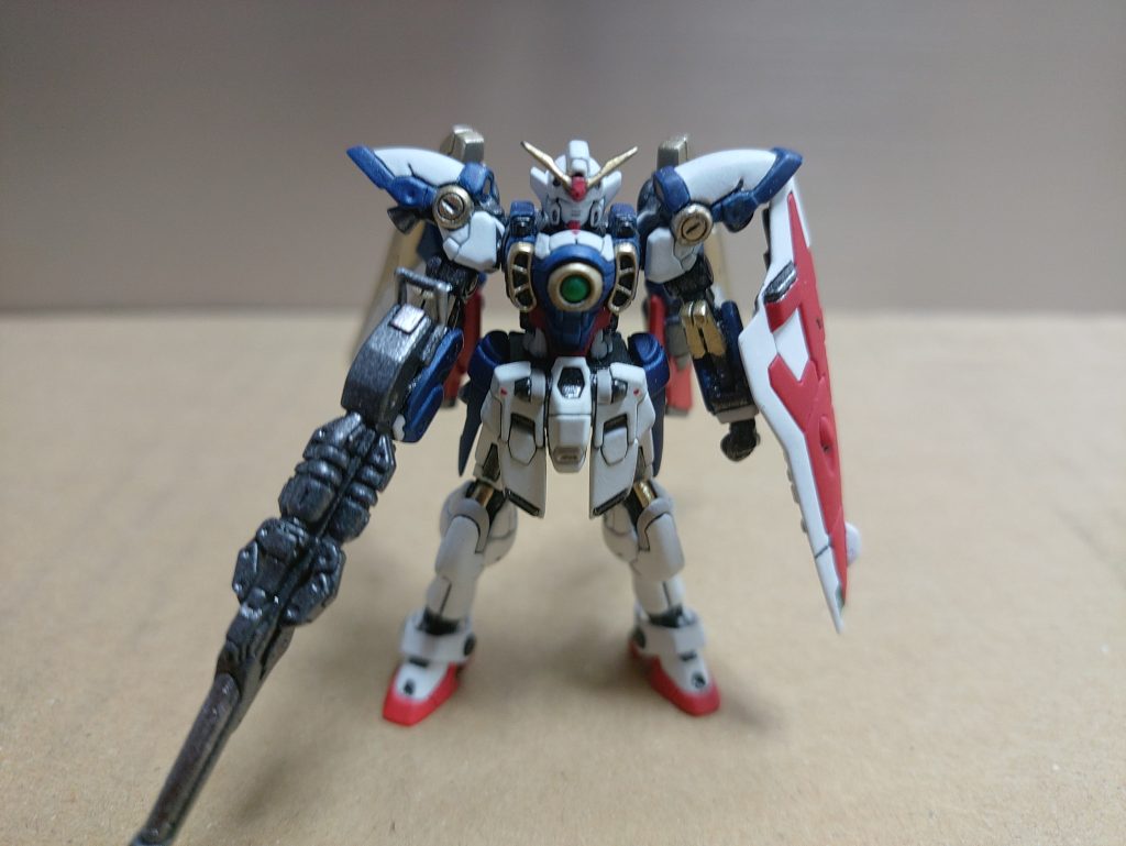 顎を少し大きく変更胸部の上部真ん中、フロントスカート上部の左右に赤のワンポイント塗装