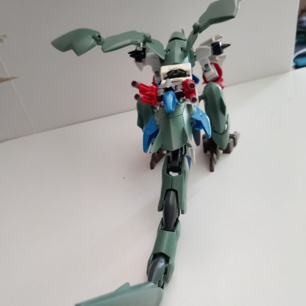 混ぜるな危険で煮詰まって別のをドラゴン型はこうだろうと人の手を付けてないキットフル稼働で組んで羽をデスサイズの付けて見たら自重で潰れたwwと云う事で元の羽〜色味考えないと（3枚目）