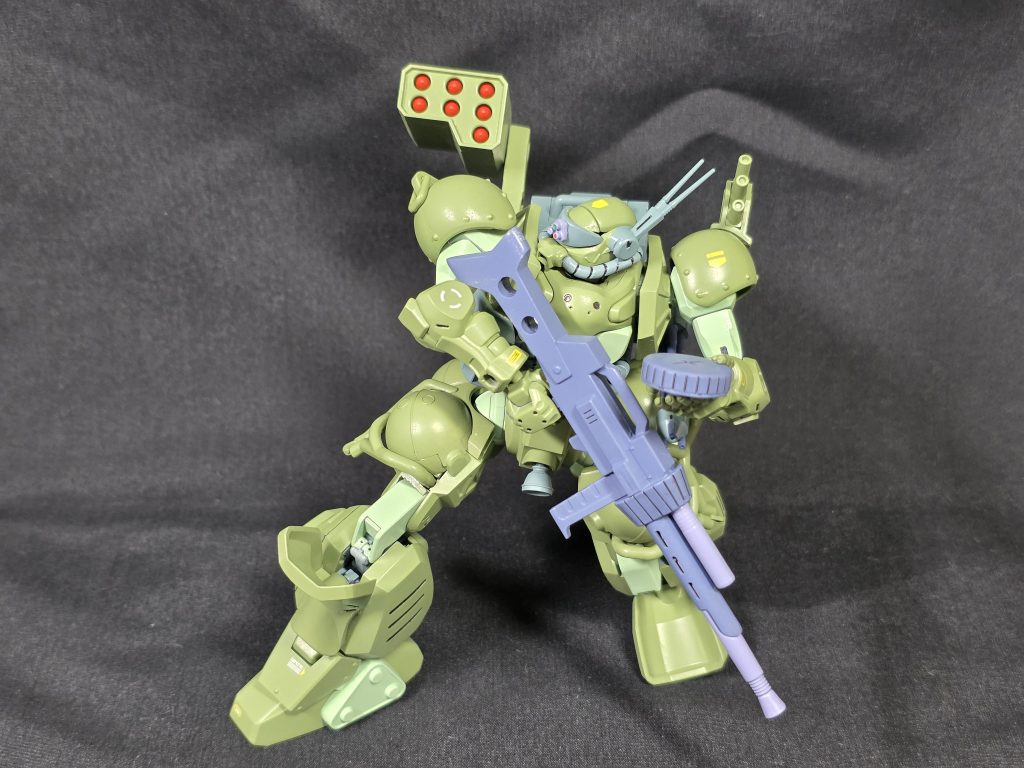 マガジンはネオジム磁石で取り付けてあるので、交換も可能です。