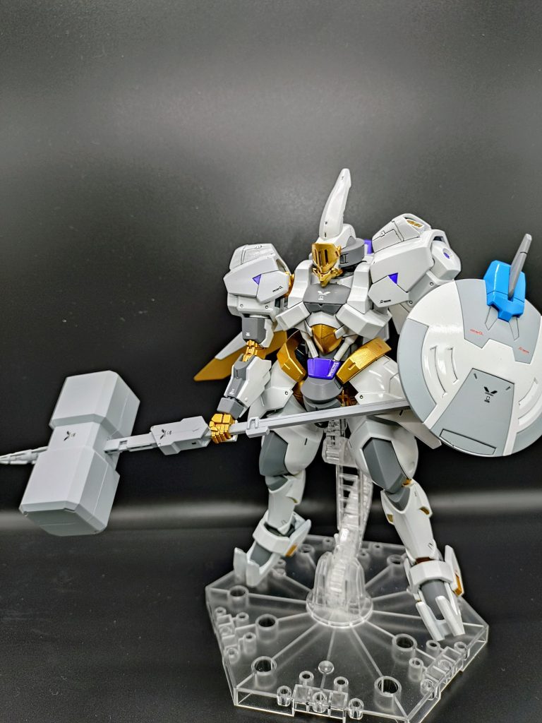 本体の改造部分は頭・肩・背面・足・接続軸です　足首の部分は地味に大幅改造がしてあります