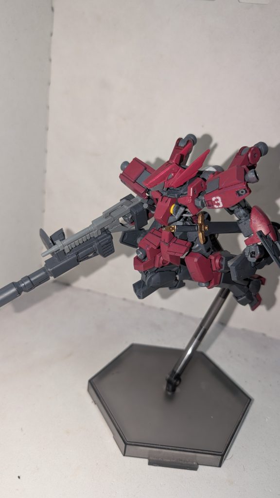 この赤い機体色は戦場では目立つやろなァ…………