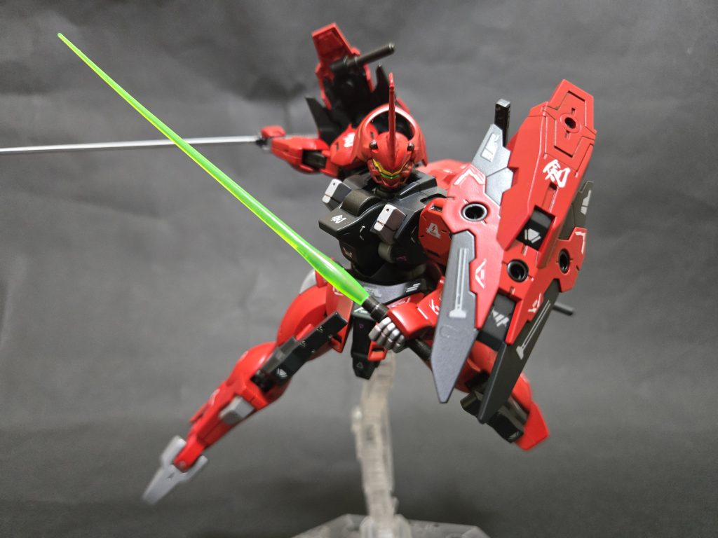 機動戦闘イメージ シールドバインダーは30MMの大型ブースターユニットから。