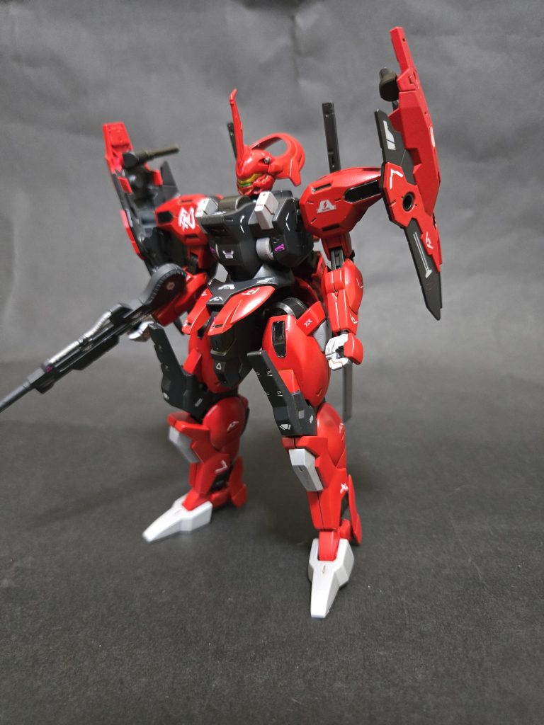 フロントビュー 『剣』のデカールは、『GMフォントデカール・サムライ』から。 ブレードアンテナはビルダーズパーツのものから。