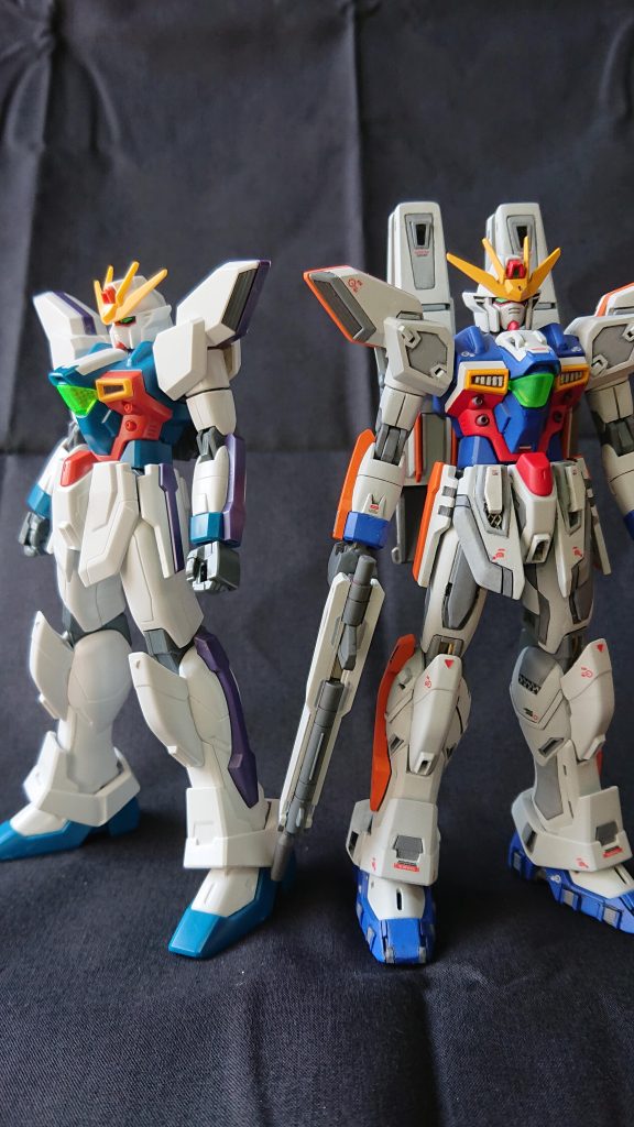 最後に素組のGX(本体のみですが・・)との比較です。今回も、改造箇所・塗装等荒い作品でしたが、ガンダムX愛で頑張りました！ご覧頂きありがとうございました。