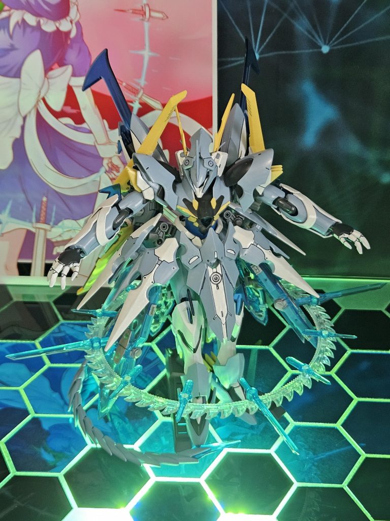 煌・ギラーガにオルトリンデを組み合わせ、コトブキヤのエクシードバインダーとグラインドサークルに入っているギアのクリアパーツを改造して取り付けてます。