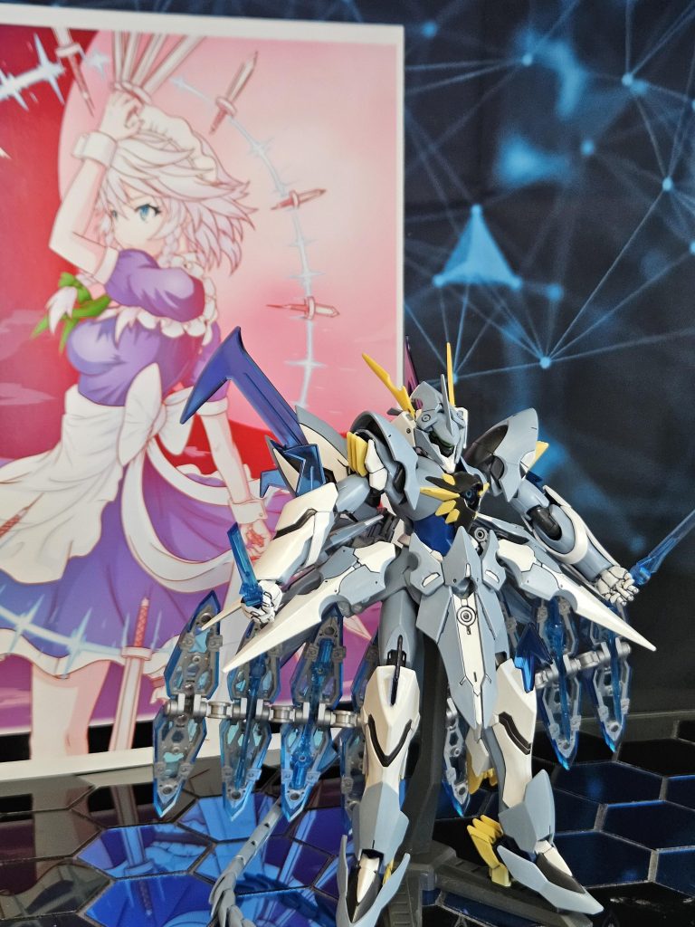 スカートに使用しているエクシードバインダーはジョイントを斜めにセットしてるので、広げると自然とこの状態に展開出来ます。クリアソード×2装備