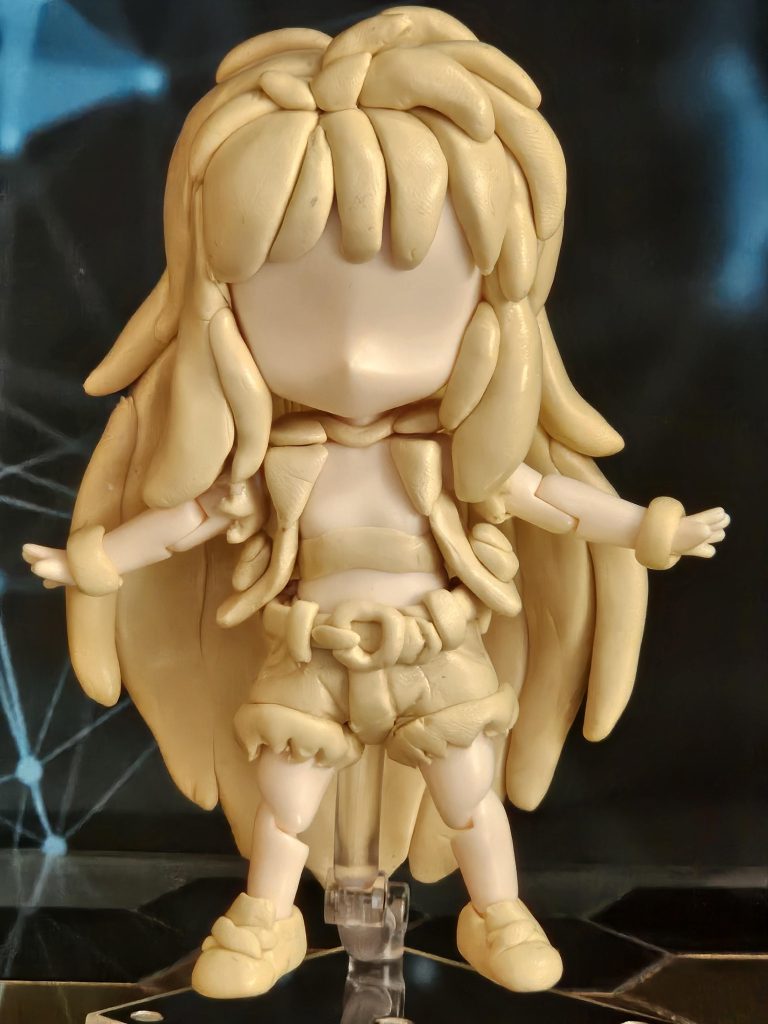 ざっとパテを盛り盛り実際のねんどろいどを持っていないので、ちとサイズが大きめになりがちですw