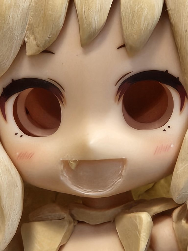 チャームポイントのキバを取り付け