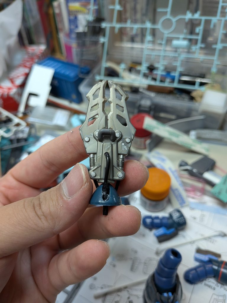 元は重機用という設定にしたかったので、一応懸架用のフック受けをこさえました