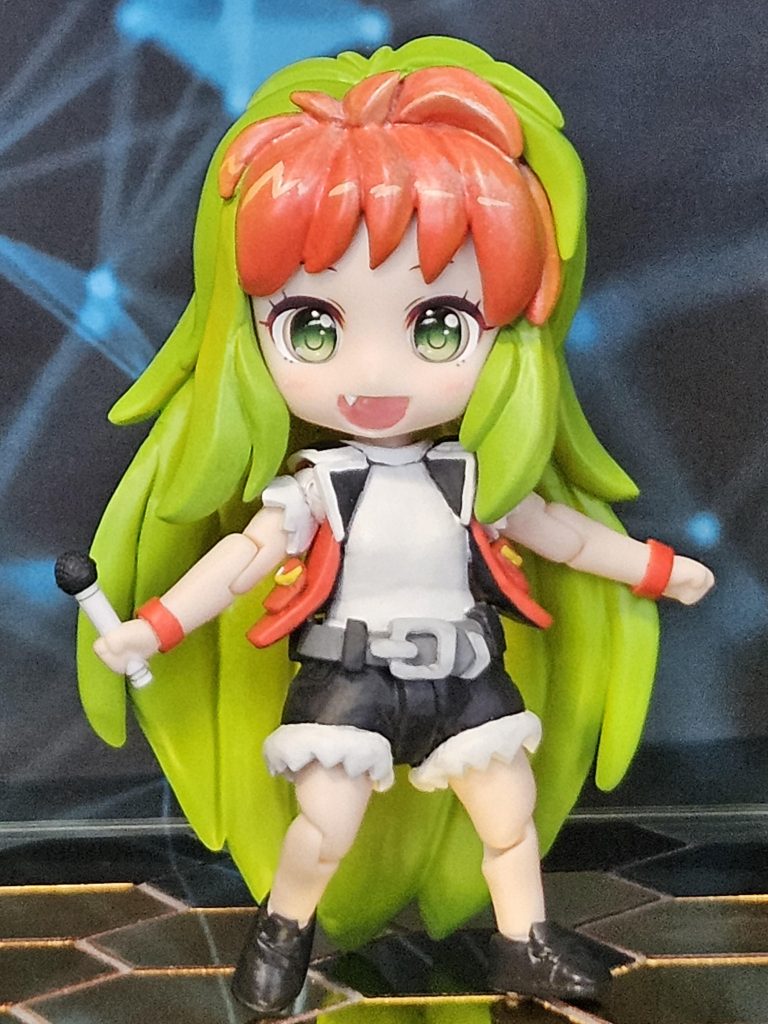 塗装完了まつ毛と眉毛を極細筆で書き足し(普段は無地のフェイスを使用してます)オリジナル調合の朱色の上からホワイトをスプレー掛け→薄め剤で微妙に落としグラデーションさせ黄緑の上から缶スプレーのイエローを吹きかけグラデーションさせてます。